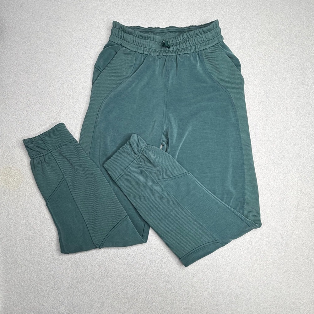 Lululemon Brushed Softstreme Ribbed High-Rise Jogger•Green Jasper - Picture 4 of 16